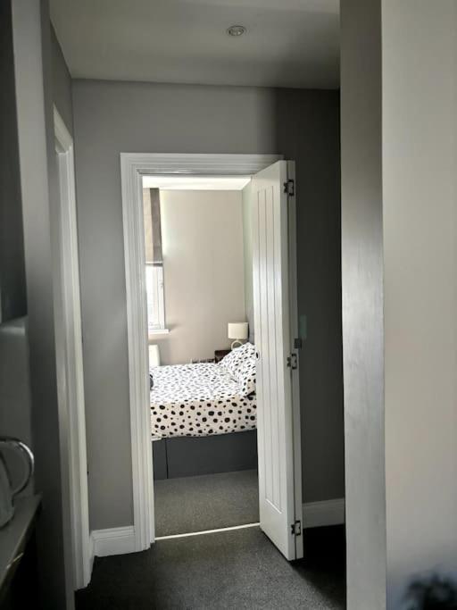 The One-Bedroom Central Brighton Retreat Exterior photo